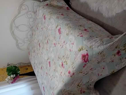 Photo of free king size pink/blue bedspread (Morecambe LA4) #1