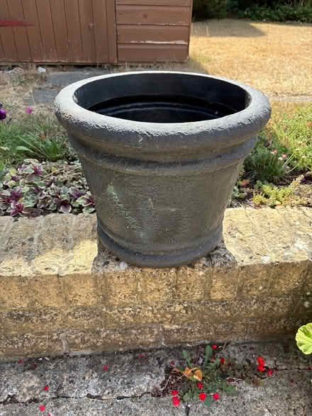 Photo of free Plastic garden pot (Sutton Courtenay OX14) #1