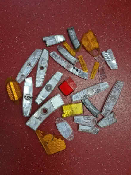 Photo of Broken or fallen off reflectors (Divinity Road OX4) #1