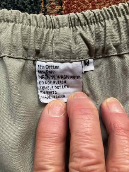 Photo of free unisex scrubs - Sz M (Las Palmas Pk, Snvle) #3
