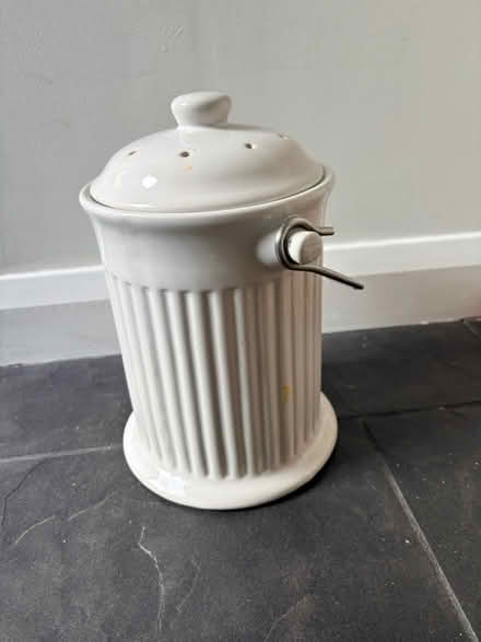 Photo of free Ceramic Kitchen Compost Caddy (Ipswich IP4) #1