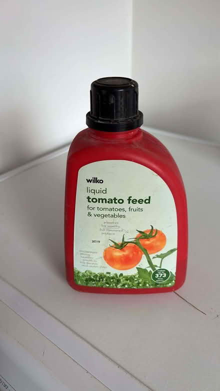 Photo of free tomato feed, liquid, part bottle (Broadwater BN14) #1