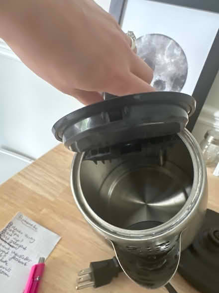 Photo of free 1L kettle (Bells corners) #3