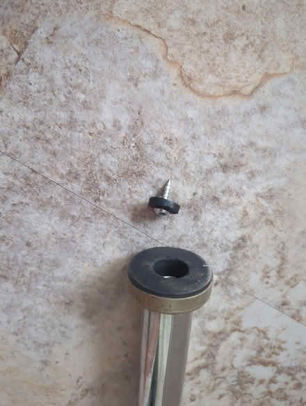 Photo of free Adjustable chin up bar for doorway (Wimbledon SW19) #3