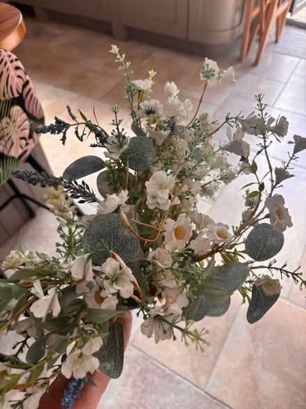 Photo of free bunch artificial flowers (UpperHale GU9) #1