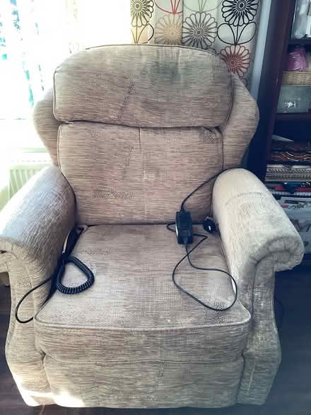 Photo of free Electric rise and recliner chair (Nottingham NG8) #1