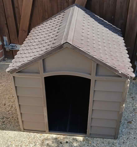 Photo of free Plastic pet kennel (Wallisdown BH12) #1