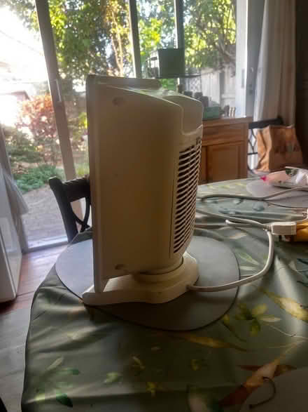 Photo of free DeLonghi electric heater/cooler (Ashburton SE25) #2