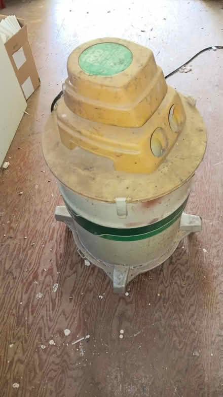 Photo of free Small shop vac (19095) #1