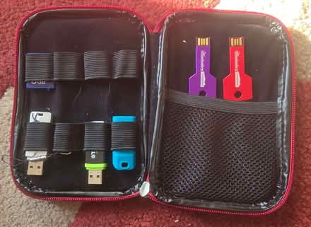 Photo of free usb + (Upper Luton ME5) #1