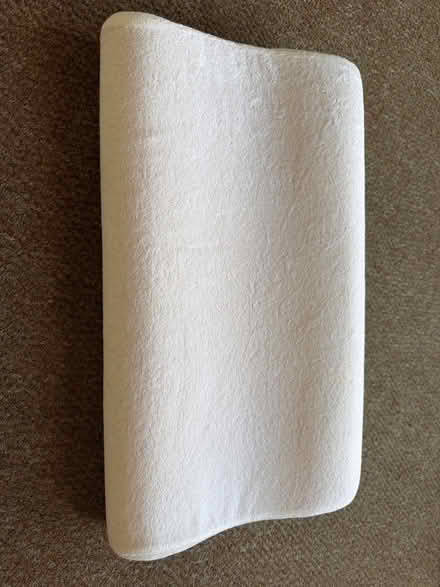 Photo of free Memory foam pillow (Welling DA16) #1