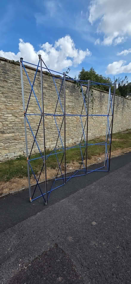 Photo of free XLPro 3x3 Curved Pop Up Display Stand Flight Case Wooden Top (Littleworth GL5) #4