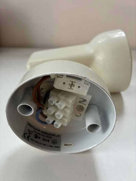 Photo of free Spotlight for wall or ceiling mounting (Marlow SL7) #4