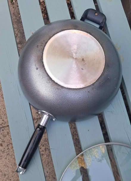 Photo of free Non-stick wok with glass lid (Eaton Bray LU6) #3