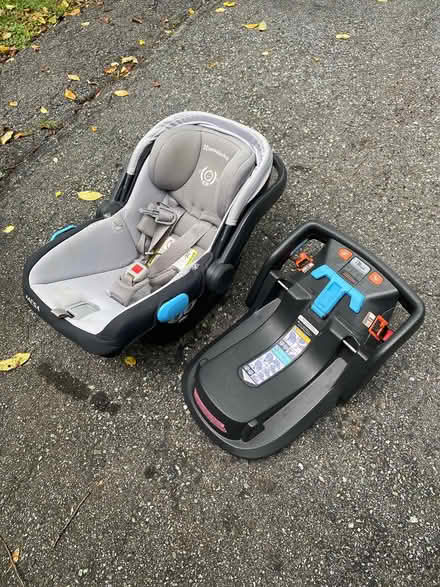 Photo of free Uppababy car seat + base, bassinet (Aspen Hill, MD) #3