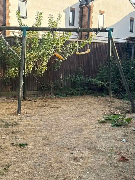 Photo of free swing set (cheshunt EN7) #1