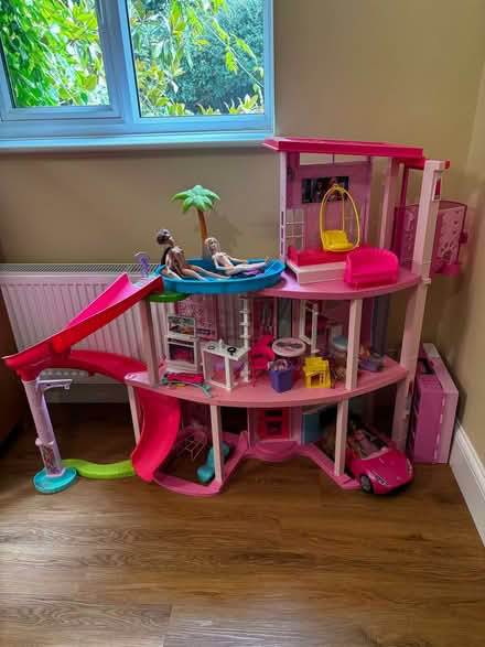 Photo of free Barbie house (Sevenoaks TN13) #1
