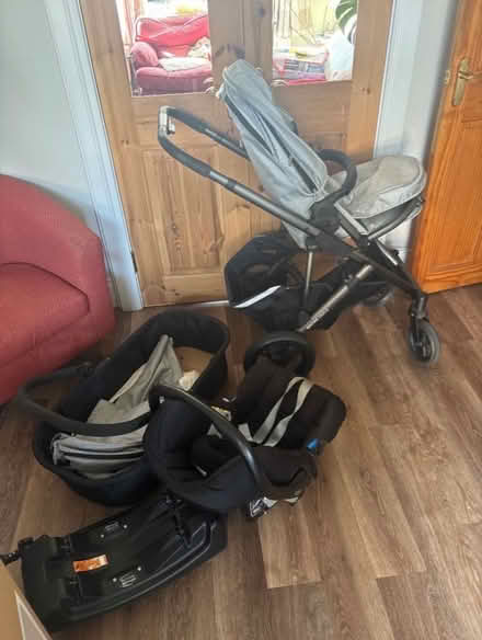 Photo of free Britax Smile Baby Travel System Bundle (Ballymaconaghy BT6) #1