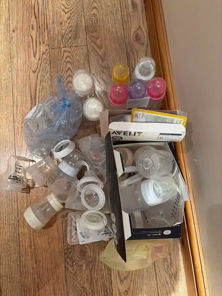 Photo of free Baby bottles and bath (Llanbadarn fawr LD1) #1