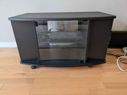 Photo of free xlnt cond TV stand; ez to move (Milpitas off of Piedmont Road) #1