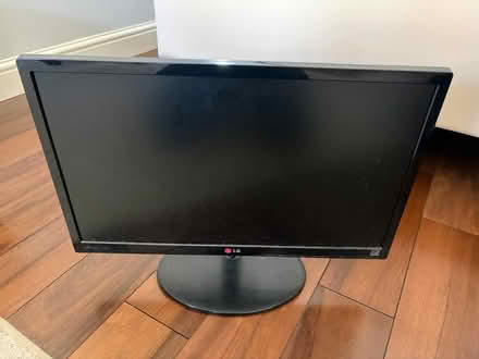 Photo of free 20” LG monitor (Shippon OX14) #1