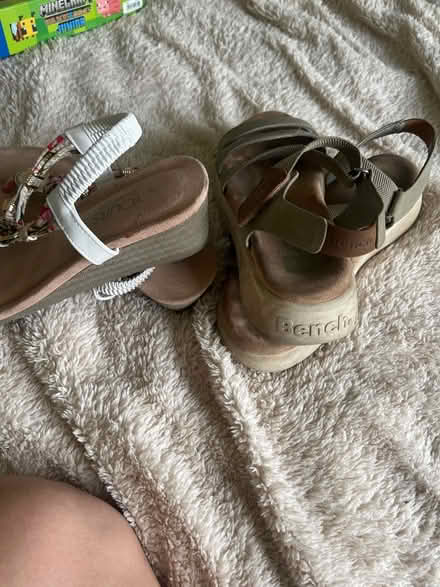 Photo of free Women’s sandals (LU2) #2