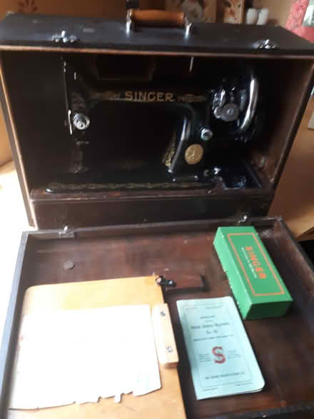 Photo of free Antique Singer Sewing Machine (Uxbridge UB10) #1