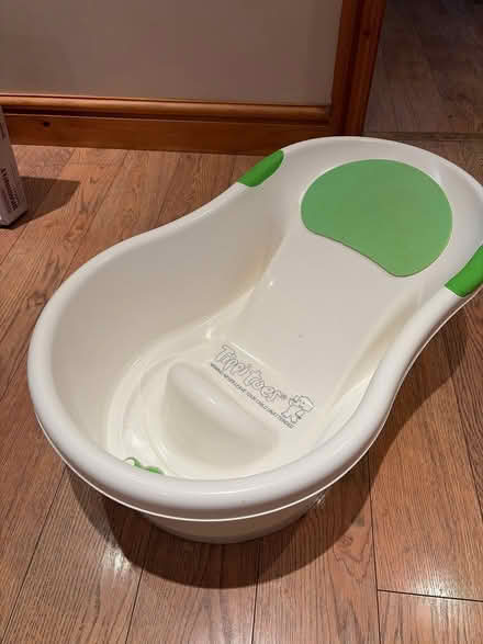 Photo of free Baby bottles and bath (Llanbadarn fawr LD1) #3