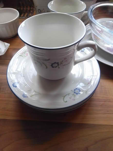 Photo of free 4 cups & saucers (Killamarsh S21) #1