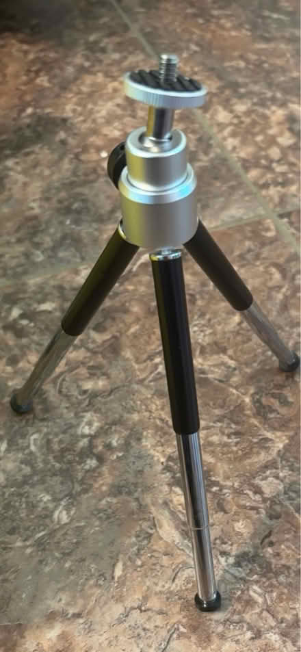 Photo of free Mini tripods (141 Fairfield Dr) #1