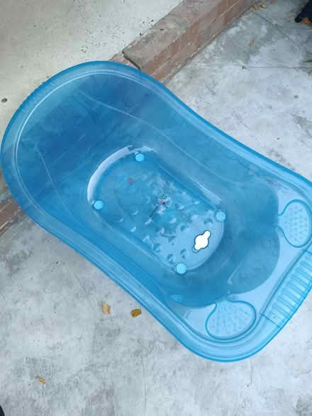 Photo of free Baby bath tub (N226EX) #3
