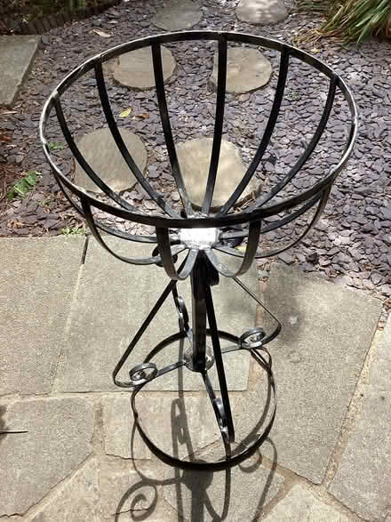Photo of free Metal standing garden basket display (Dartford DA1) #2