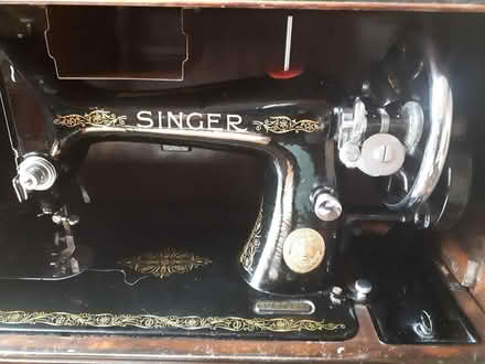 Photo of free Antique Singer Sewing Machine (Uxbridge UB10) #3