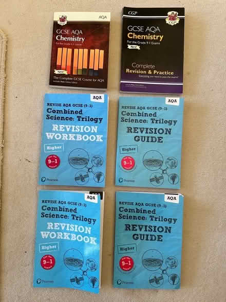 Photo of free GCSE revision books - Chemistry & Combined science (Swallowfield RG7) #1