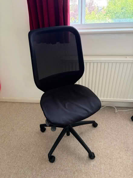 Photo of free Desk chair (Snaresbrook station E18) #1