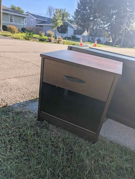 Photo of free Printer table/ bed side stand (63rd& main, DG) #1