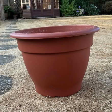 Photo of free Large plastic plant pot (Radley, Abingdon OX14 3AW) #1
