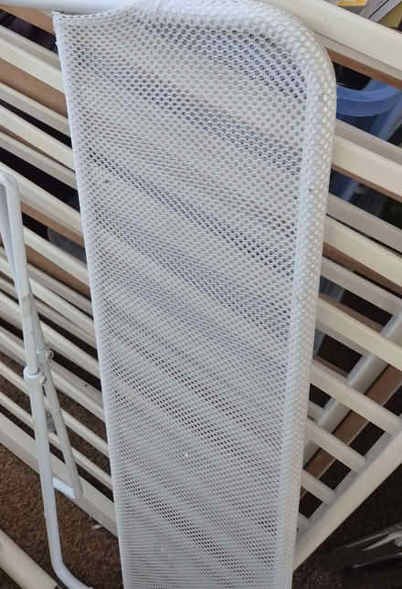Photo of free Cot/bed with or without mattress white (Farnborough BR6) #1