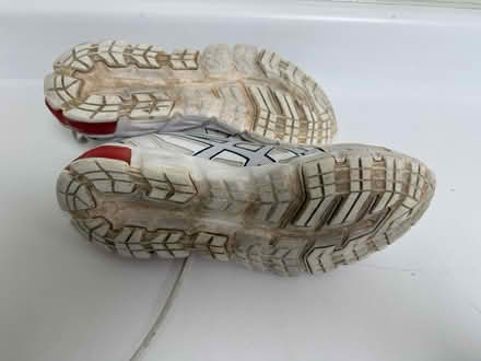 Photo of free Asics tennis shoes size 7.5 (1075 Valencia Avenue) #3