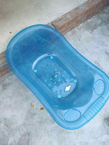 Photo of free Baby bath tub (N226EX) #1