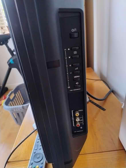Photo of free Toshiba 37 inch TV (Malvern link WR14) #3