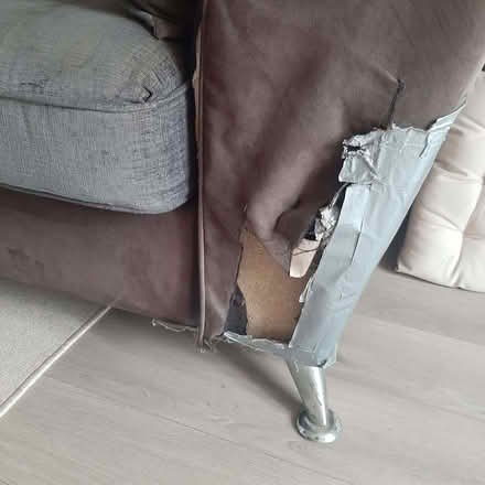 Photo of free 3 Seater Sofa (Houghton Regis LU5) #2