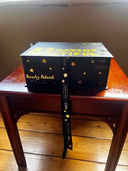 Photo of free M&S box (Ashburton SE25) #2