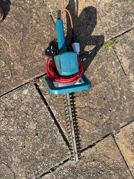 Photo of free Black & Decker hedge trimmer (Kinnoull PH2) #2