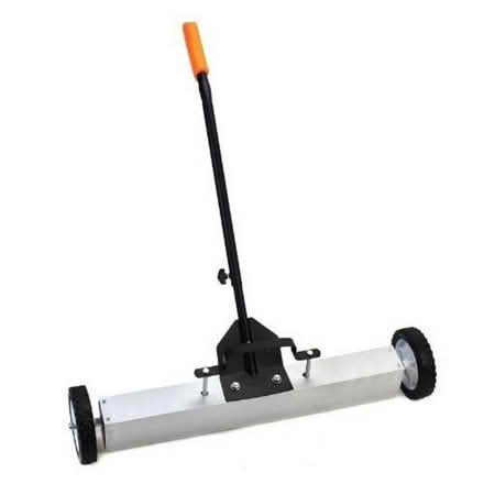Photo of Garden magnet roller/large magnet (Wellesbourne, CV35) #1