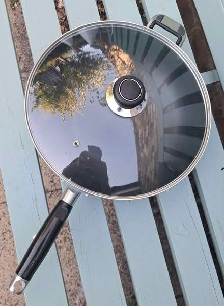Photo of free Non-stick wok with glass lid (Eaton Bray LU6) #1