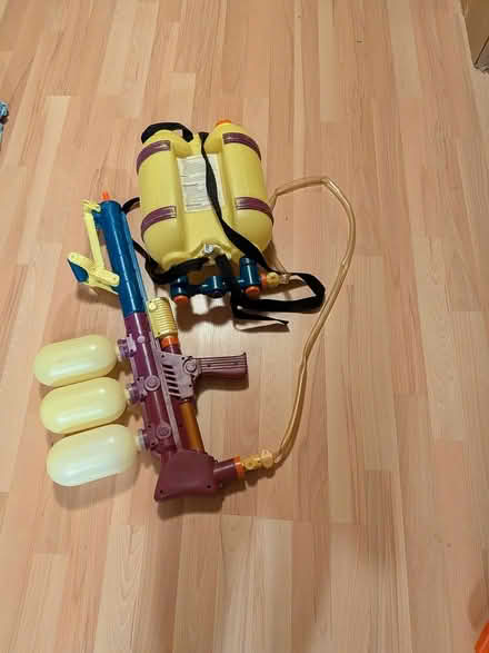 Photo of free water gun (Swansea Bloor West) #1