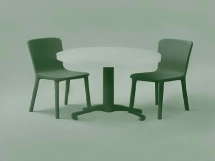 Photo of Round kitchen table (Smithfield Gardens M4) #1