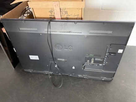 Photo of free 2 flat screen TVs 50” and 44” (Rowington Green B94) #1