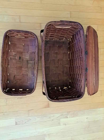 Photo of free vintage wooden picnic basket (winnetka) #2